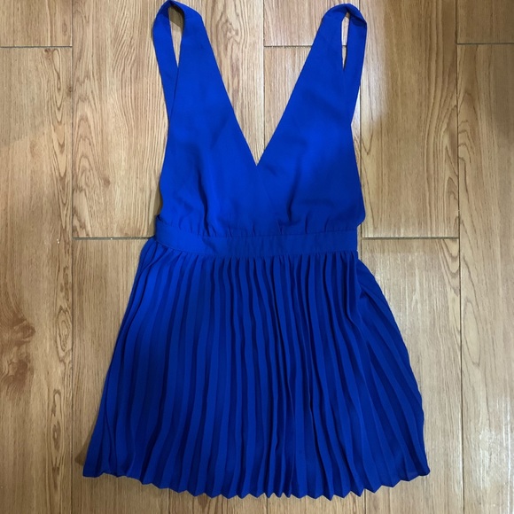 revolve blue pleated dress Blue Pleated Dresses